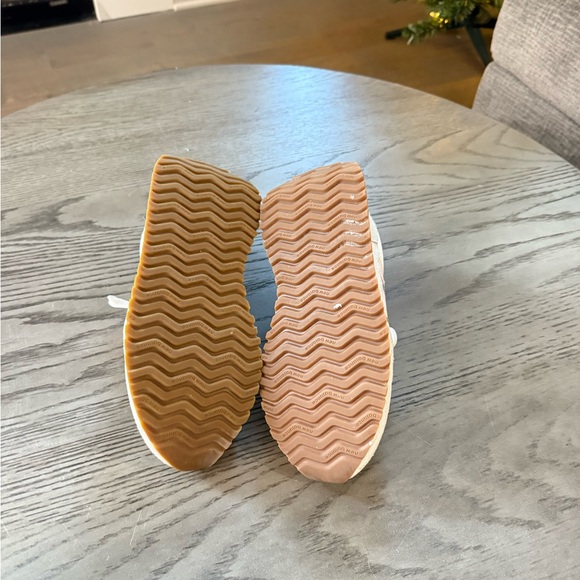 New Balance sneakers size 8.5 - Picture 7 of 7